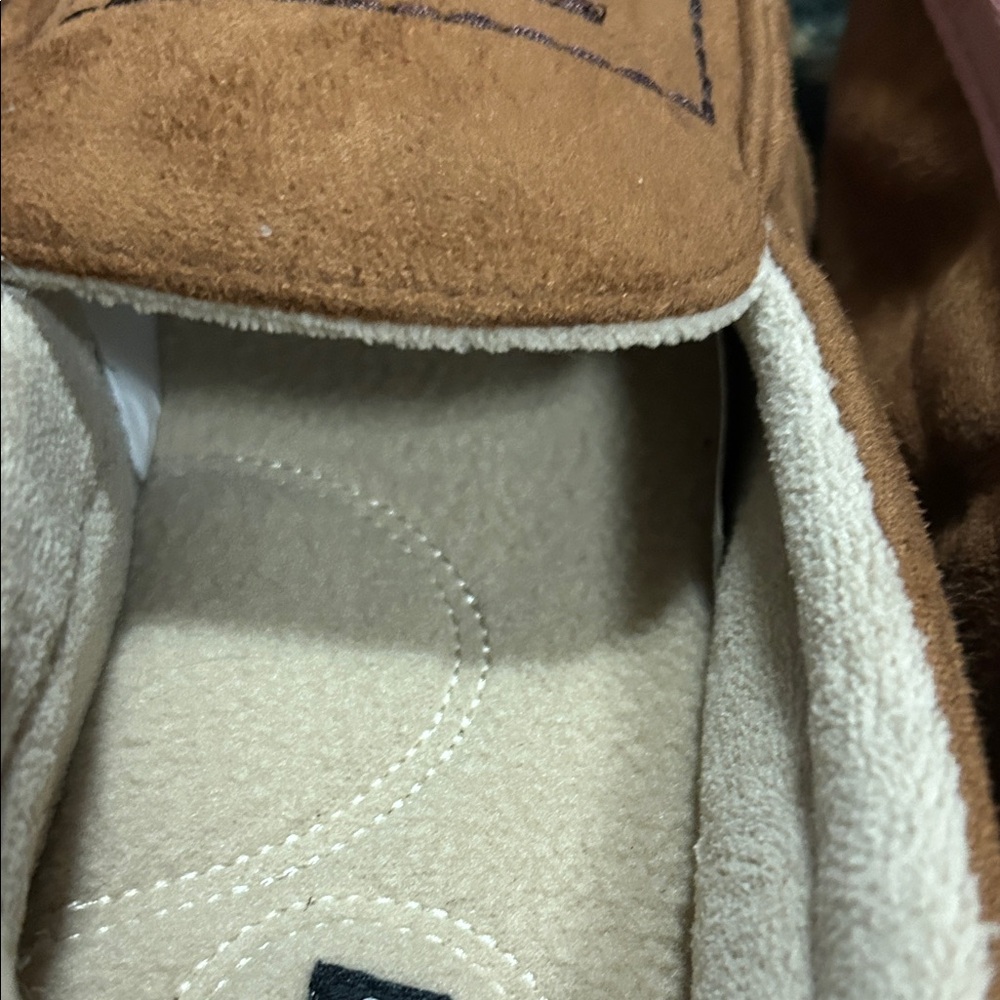 New 2pair Isotoner men’s slippers 13-14 - Picture 9 of 11